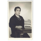 La maestra de Villamanín en una imagen junto a su creación.-ROSA MILLÁN GARCÍA