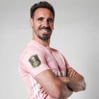 Borja Fernández con la camiseta de su nuevo equipo en la Kings League. / E. M.