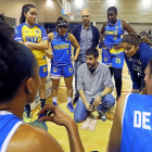 David Barrio imparte instrucciones en un tiempo muerto de Ponce.-J. M. LOSTAU