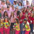 Peñistas, ayer, reunidos en la Plaza Mayor.-MIGUEL ÁNGEL SANTOS