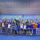 Jugadores y técnicos de la escuela de la Federación posan en las instalaciones de Covaresa.-FETECAL