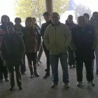 Madres y padres de los alumnos del CRA Santa Bárbara en León se encierran en el colegio como protesta.-El Mundo