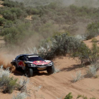 Carlos Sainz, a los mandos de su Peugeot.-REUTERS / ANDRES STAPFF