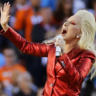 Lady Gaga, el año pasado, cantando el himno de Estados Unidos en la Superbowl.-