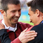 Albert Celades, durante su etapa como seleccionador de España sub-21, felicitado por Rui Jorge, su homólogo de Portug-EFE