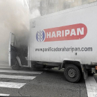 Camión incendiado en la Avenida de Salamanca-El Mundo
