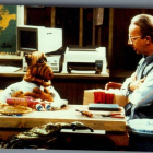 on cuatro temporadas y 103 episodios emitidos entre 1986 y 1990, ALF giraba en torno a la llegada de un simpático extraterrestre.-