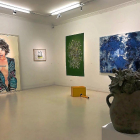 Al fondo a la derecha, lienzo y escultura de Carlos León.-GALERÍA FERNANDO PRADILLA