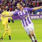 Borja celebra el gol que marcó frente al Lorca la pasada temporada.-J. M. LOSTAU