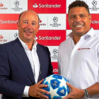 Ronaldo y Juan Manuel Cendoya, director general de Comunicación, Márketing Corporativo y Estudios de Banco Santander.-B.S.