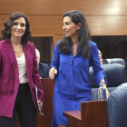Isabel Díaz Ayuso (izquierda) y Rocío Monasterio (derecha) en la Asamblea de Madrid.-DAVID CASTRO