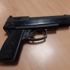 Pistola de balines requisada por los agentes de la Policía Municipal. -E.PRESS