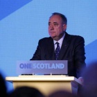 Alex Salmond comparece ante la prensa para valorar los resultados del referéndum, este viernes en Edimburgo.-Foto: REUTERS / RUSSELL CHEYNE