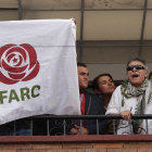 Jesús Santrich, exlíder de las FARC, celebrando que la Corte Suprema le concedió su libertad.-REUTERS
