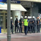 Una dotación de la Policía Nacional durante la entrada al edificio ‘okupado’ en el Paseo de Zorrilla, 50-LUIS MERILLAS