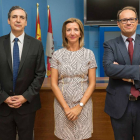 La consejera de Familia e Igualdad de Oportunidades, Alicia García, preside las tomas de posesión de Jesús Fuertes (I) y Carlos Raúl de Pablos (D) como secretario general y gerente de Servicios Sociales-ICAL