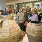 Los visitantes durante la visita al Museo Etnográfico de Castilla y León.-ICAL