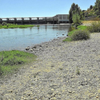 Playa de Castronuño junto al embalse.-JONATHAN GONZÁLEZ