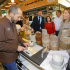 a secretaria de Estado de Comercio, Xiana Méndez, visitó ayer las instalaciones del Mercado del Val en Valladolid, junto con Óscar Puente.-J. M. LOSTAU