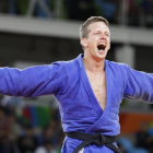 Dirk van Tichelt celebra el triunfo que le valió la medalla de bronce, el pasado lunes.-AP / MARKUS SCHREIBER
