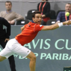 Roberto Bautista devuleve una bola a Franko Skugor.-EFE / ANTONIO BAT