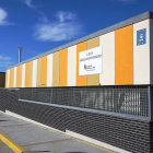 Exterior del CEIP María Montessori de Renedo, donde se pueden ver sus aulas prefabricadas.-M. Á. SANTOS