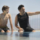 Tom Holland recibe explicaciones de Juan Antonio Bayona, en el plató de 'Lo imposible'.-