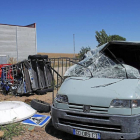 Estado en el que quedó la furgoneta en la que viajaban las tres mujeres fallecidas.-La Gaceta de Salamanca- Eñe