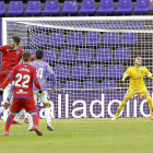 Masip observa un balón alto.-J.M. LOSTAU