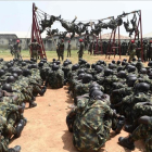 Soldados nigerianos en un campo de entrenamiento.-AFP / PIUS UTOMI EKPEI