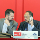 Luis Tudanca (izda.) y el secretario de Política Institucional, Alfonso Rodríguez Gómez de Celis.-ICAL