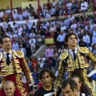 Manzanares y Roca Rey salen a hombros del coso vallisoletano como los grandes triunfadores de una gran tarde de toros.-JOSÉ SALVADOR