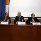 El rector de la ULE, José Angel Hermida, y el presidente de la Asociación de Programas Universitarios Norteamericanos en España (Apune), Manuel Colás (2I), inauguran el IV encuentro entre universidades españolas y norteamericanas-Ical