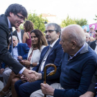 Carles Puigdemont saluda a Jordi Pujol, este martes, 1 de agosto, en la conmemoración del centenario de la muerte de Prat de la Riba, en Castellterçol.-PERIODICO (EFE / QUIQUE GARCÍA)