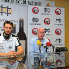 Cristian Uta junto a Mike Hansen ayer en su presentación.-M. GONZÁLEZ