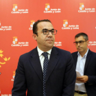 El director general de Política Educativa Escolar de la Junta, Ángel Miguel Vega, presenta la ‘Guía sobre deberes escolares para las buenas prácticas en la enseñanza básica’-ICAL