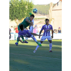 Míchel choca con su pierna con el jugador del Leganés en el amistoso.-P.R.