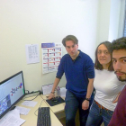 Pablo García, Cristina Sanz y Pablo Ortega en las instalaciones de la Universidad de Salamanca.-EL MUNDO