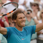Rafael Nadal, eufórico tras ganar a Gäel Monfils y meterse en la final de Stuttgart.-Foto: AP / MARIJAN MURAT