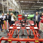 Foto de archivo, agricultores cambian impresiones sobre la nueva maquinaria expuesta en la feria ‘Agrovid’ de Valladolid en años anteriores. - ICAL