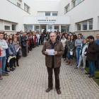 Miembros de la comunidad universitaria del Campus Duques de Soria se manifiestan para apoyar la pertenencia del Campus soriano a la Universidad de Valladolid. En la imagen José María Arroyo lee un comunicado en representación del personal-ICAL