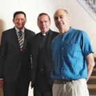 El autor del libro, Mariano Fazio, en el centro, junto a Jesús Fonseca y Fermín Herrero, ayer, en Valladolid.- ICAL