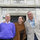 Faustino Temprano, futuro secretario de UGT deCastilla y León, con Carme Ámez y con el que será primer vicesecretario del sindicato Evelio Angulo.-J. M. LOSTAU