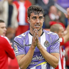 Jaime Mata se lamenta tras la derrota del Real Valladolid frente al Sporting.-J. M. LOSTAU