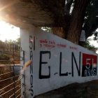 El ELN negocia la paz pero muchos de sus miembros se resisten a dejar las armas y siguen sembrando muerte y violencia en el país sudamericano.-EFE