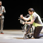 Fran Perea y Fernando Soto, ayer, en el teatro Calderón durante el ensayo general.-J.M.LOSTAU