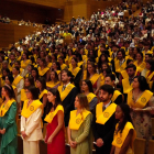Alumnos de Medicina de la Universidad de Valladolid durante su ceremonia de graduación en el Miguel Delibes.- ICAL