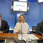 La consejera Alicia García, junto a Jesús Fuentes y Carlos Raúl de Pablos, durante la rueda de prensa.-ICAL