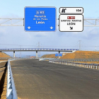 Imagen de la autovía A-60 Valladolid-León, en la zona de Santas Martas.-J.M. LOSTAU