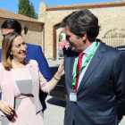 La ministra de Fomento, Ana Pastor, asiste a la inauguración del II Congreso de Empresa Familiar. Junto a ella, el presidente de Empresa Familiar, Alfonso Jiménez-Ical